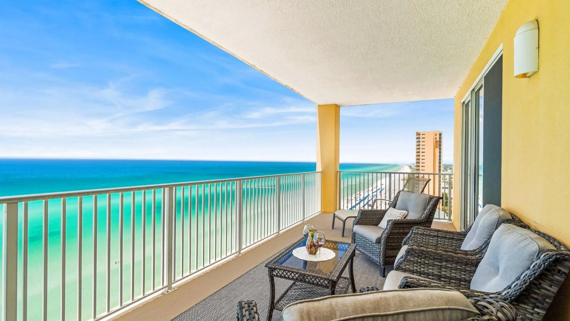Tropic Winds Luxury Beach Condo Panama Stadt